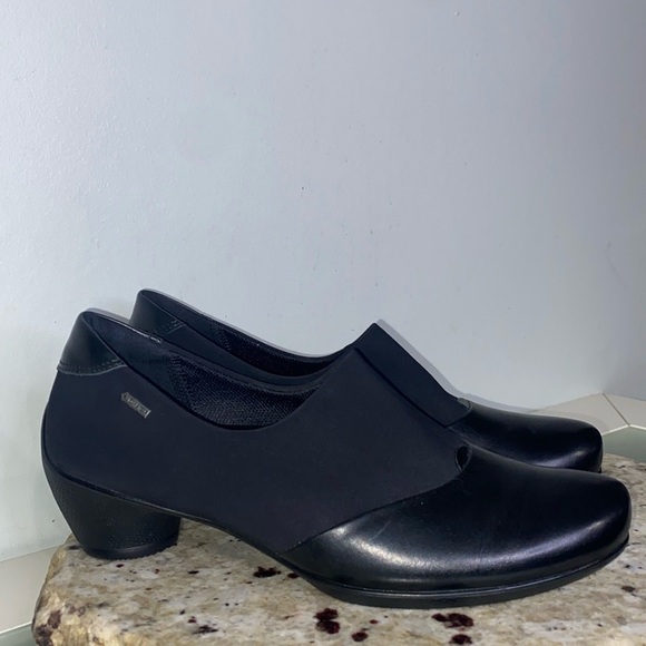 ECCO WOMEN'S SCULPTURED GTX BLACK LEATHER SLIP ON SHOE Size 38 (US 7-7.5) - Picture 4 of 16